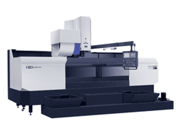 화천기계 SIRIUS-850S 머시닝센터. 문형 컬럼에 조작 패널이 달린 대형 수직 M.C.T. 다.